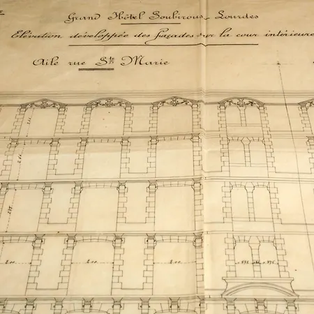 现代大酒店 酒店 卢德