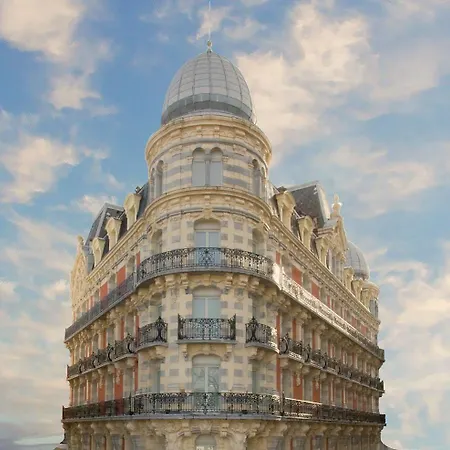 现代大酒店 卢德