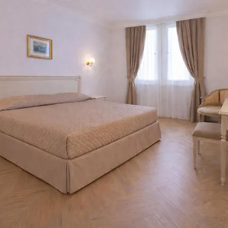 Grand Moderne Lourdes