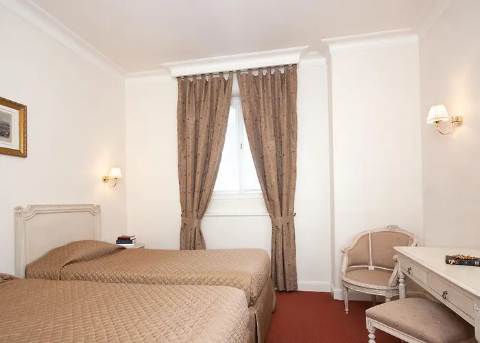 Grand Moderne Hotell 4*