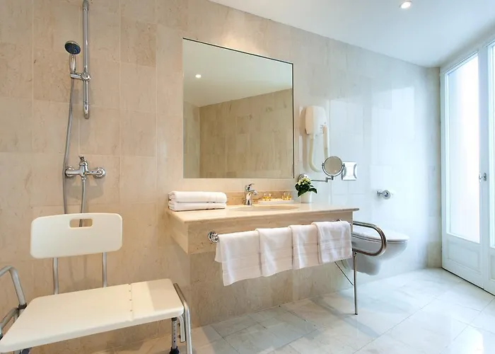 Grand Moderne Hotel 4*