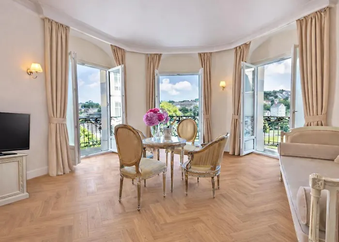 Hotel Grand Moderne 4*