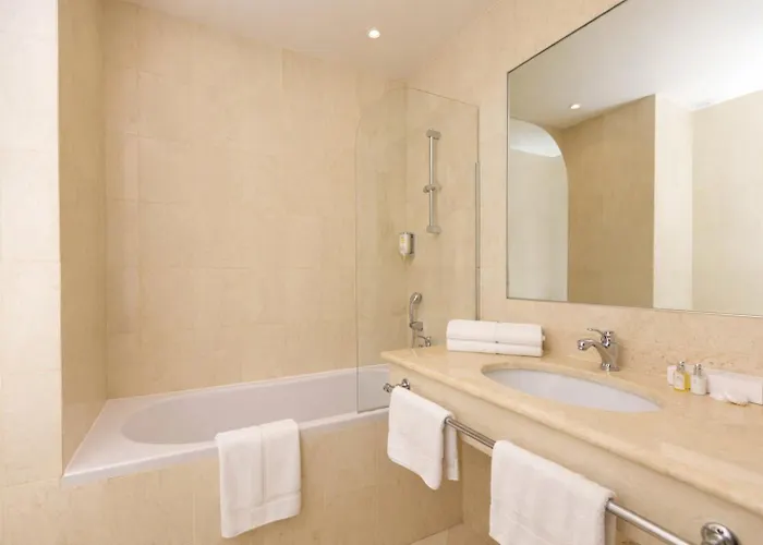 Grand Moderne Hotel 4*