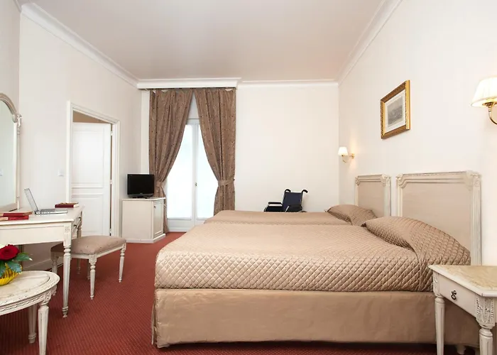 Hotel Grand Moderne 4*