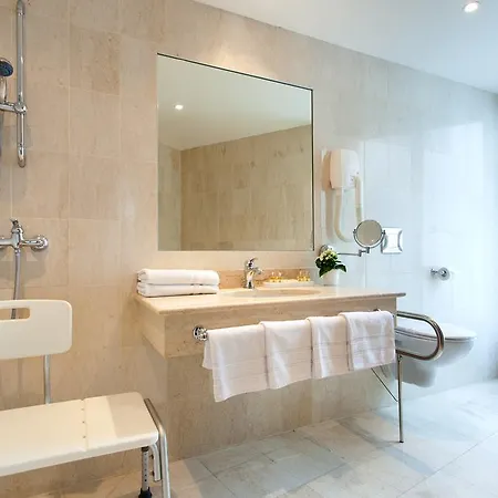 Grand Moderne מלון 4*