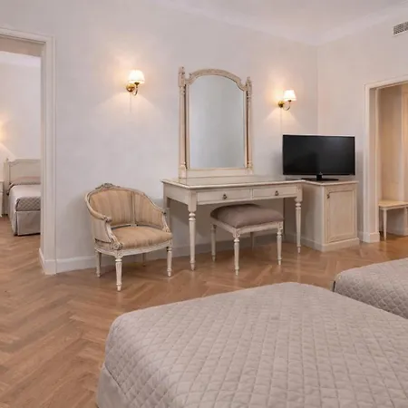 Grand Moderne 4* לורדה