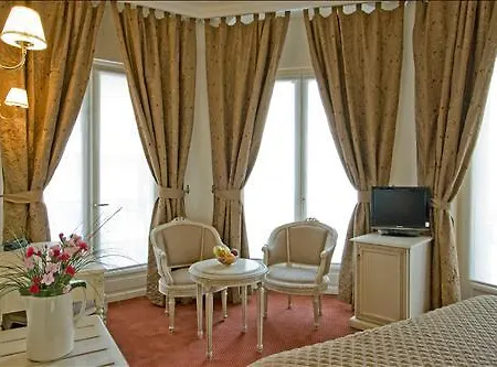 Grand Moderne מלון