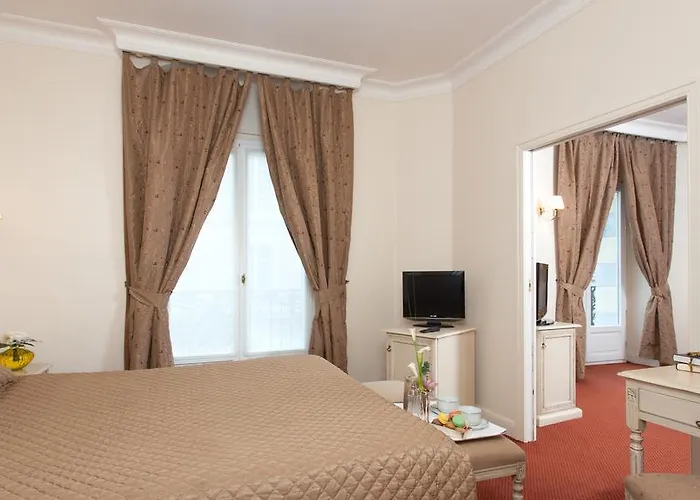 グランド オテル モデルヌ 4* ルルド