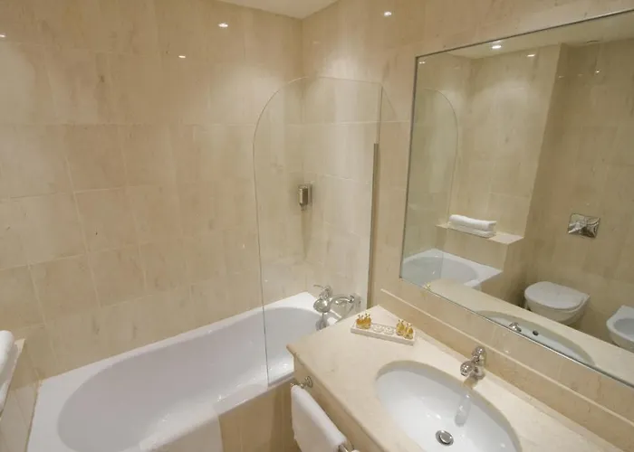 グランド オテル モデルヌ 4* ルルド